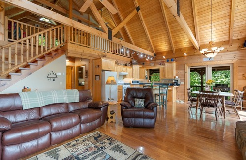 Hiawassee House | Breathtaking mountain views with 3 master suites, a hot tub + detached game room