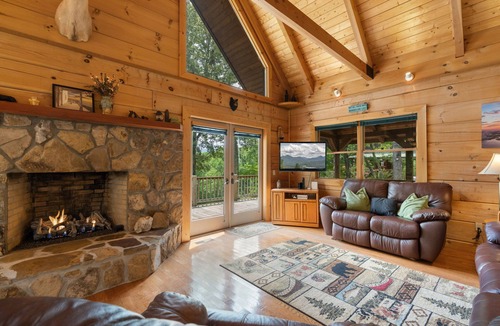 Hiawassee House | Breathtaking mountain views with 3 master suites, a hot tub + detached game room