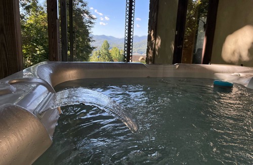 Hiawassee House | Breathtaking mountain views with 3 master suites, a hot tub + detached game room