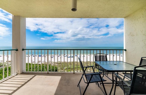 Marco Island Apartment | Breathtaking Sunsets @ This Beachfront Beauty, On-Site Restaurant/Tiki Bar