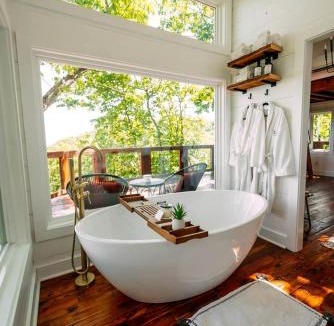 Rising Fawn House | Breathtaking Tree House with Jacuzzi and Lofted Interior in Georgia
