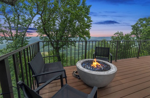 Lookout Mountain House | Breathtaking View - Soaking Tub - Fire Pit - Grill