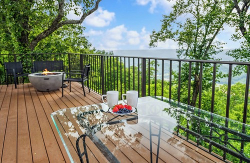 Lookout Mountain House | Breathtaking View - Soaking Tub - Fire Pit - Grill