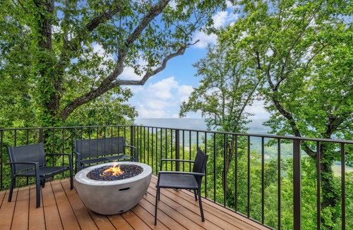 Lookout Mountain House | Breathtaking View - Soaking Tub - Fire Pit - Grill