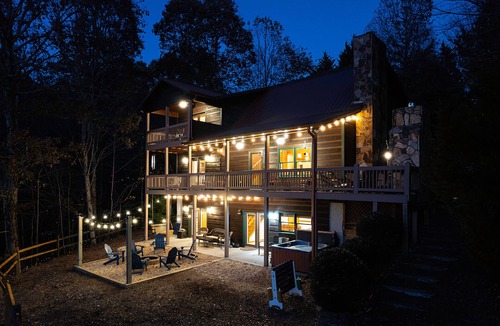 Foxfire Estates House | Breathtaking views! Prime location! Huge Game room! Hot tub! Fire pit!