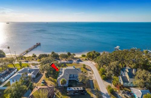 Crystal Beach House | Breathtaking Waterfront Crystal Beach Getaway!