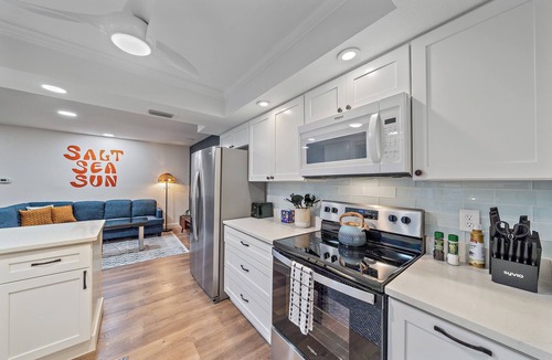 Sarasota House | Breezemont Bungalow | Private pool, Hot tub + Sauna