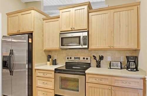 Jekyll Island House | Breezy Cottage just a short stroll from the beach.