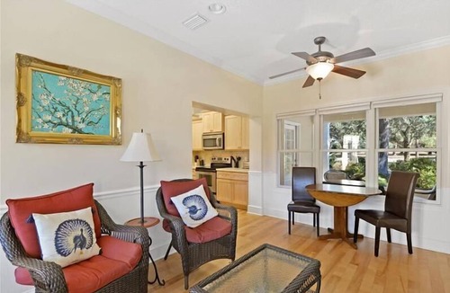 Jekyll Island House | Breezy Cottage just a short stroll from the beach.