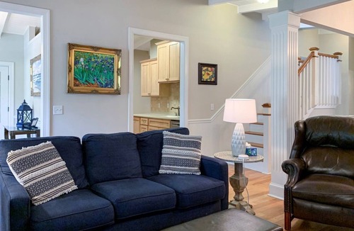Jekyll Island House | Breezy Cottage just a short stroll from the beach.
