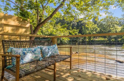Sylva Apartment | Breezy - Riverfront Tiny Home, King Bed, and Deck!