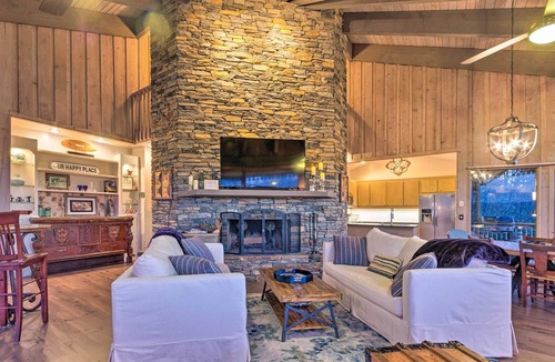 Brevard House | Brevard Home w/Panoramic Lake & Mountain Views!