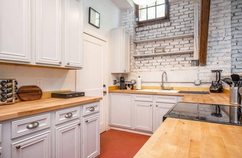 Sylvan Hills House | Brick & Beam Studio - Minutes away from Atlanta!