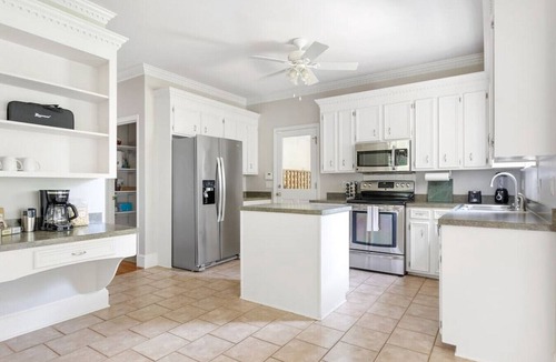 Lexington Apartment | Brick Bliss on Broadreach | 4BR 3.5BA