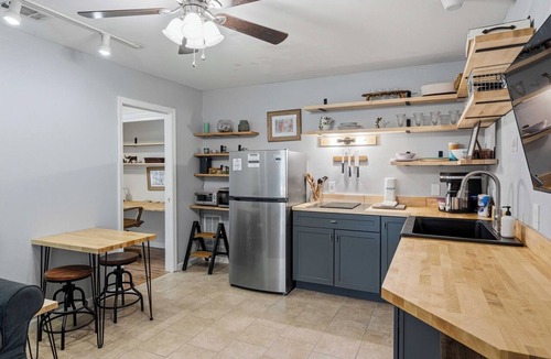 Lake Lorraine House | Brick House By the Bay | Bay Walk + Local Life