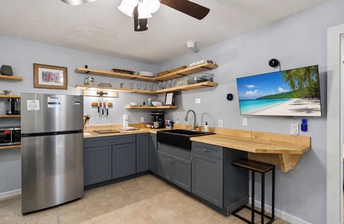 Lake Lorraine House | Brick House By the Bay | Bay Walk + Local Life