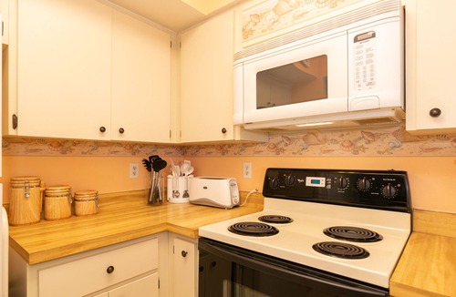 Bradenton Beach Condo | Bridgeport Condo 211 With Pool And Elevator