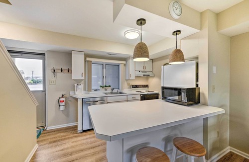 Southend Condo | Brigantine Condo w/Beach Access & Pool Views