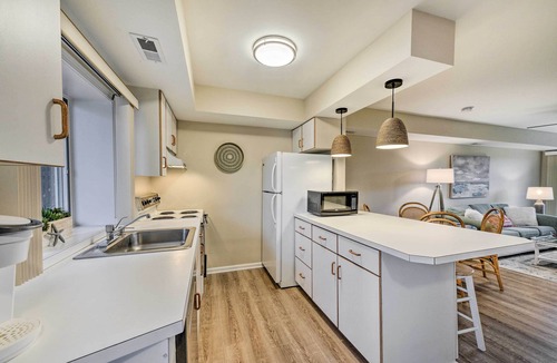 Southend Condo | Brigantine Condo w/Beach Access & Pool Views