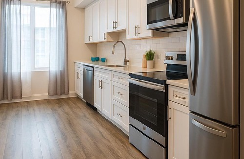 Kensington Apartment | Bright 2BR Apt ,Queen Bed ,Wi-Fi , WD,Sleeps4