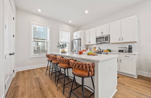 East Side House | Bright 3BR end-unit w/balcony + near Beltline & DT, Sleeps 5