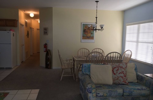 Wildwood Condo | Bright and Breezy 3 bed/2 bath Beach Condo 2 1/2 blocks from boardwalk/beach.