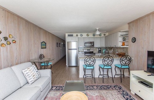 Garden City Condo | BRIGHT AND CHEERY TWO BEDROOM OCEAN FRONT CONDO STEPS AWAY FROM THE OCEAN!