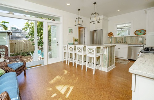 Meadows House | Bright and Comfortable 3 bedroom/2.5 bath Classic Conch in the Meadows