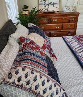 Smyrna House | Bright and Cozy room in a Charming Homestay!
