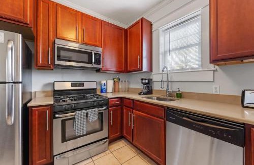 Dilworth House | Bright and Restful 2BR near Uptown with Balcony