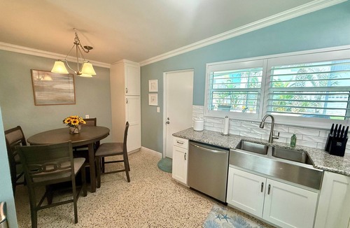 Ocean View Halifax Estates House | Bright Beach Bungalow – 1 Block to Dahlia Park Beach Access