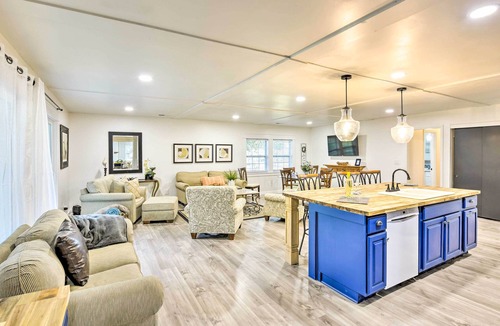 Shell Point House | Bright Beaufort Home w/Porch & Fire Pit!