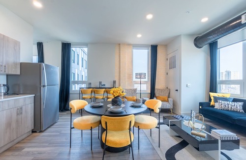 East Orange Apartment | Bright & Bold Escape with NYC Views+Free Parking. Sleeps 9+2Baths! 20% Off 7days