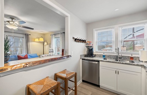 Hendersonville Cottage | Bright & Cozy Bungalow Close To Downtown! Dogs Stay Free!