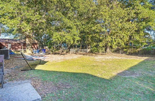 West Ashley House | Bright & Cozy Charleston Home Near Downtown!