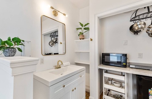 Westside Apartment | Bright Downtown Apartment, Walkable to Everything!