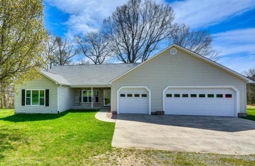 High Point House | Bright & Elegant Home in High Point w/Deck!