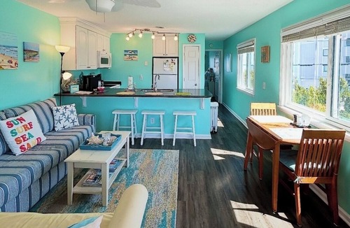 North Carolina Coast Condo | Bright end unit, Ocean Views, 1st floor, Pool, large beach, Direct access !