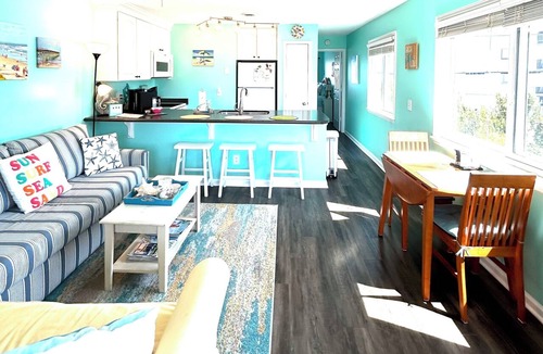 North Carolina Coast Condo | Bright end unit, Ocean Views, 1st floor, Pool, large beach, Direct access !