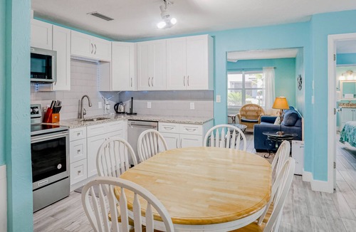 Siesta Key House | Bright house with pool, steps to Point of Rocks Beach & mins to Siesta Key Beach