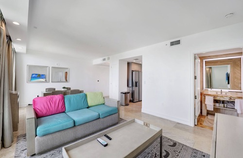 South Beach Condo | Bright Luxury Condo, Beach Access & Ocean Views!