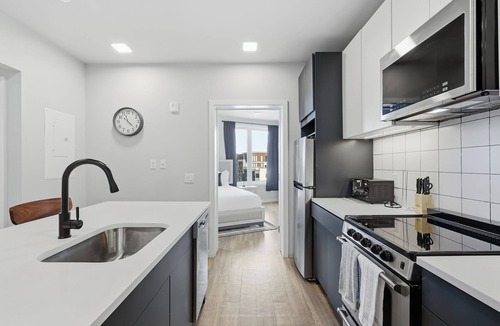 Northern Liberties Apartment | Bright Modern 2BR Apartment in Prime Location