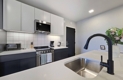 Northern Liberties Apartment | Bright Modern 2BR Apartment in Prime Location
