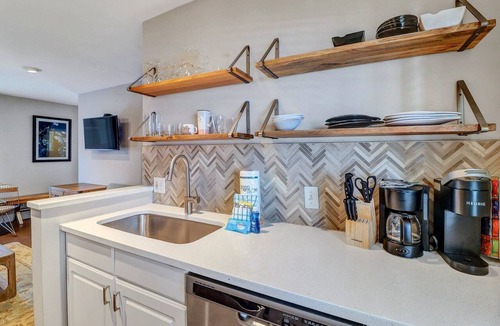 Historic District - North Apartment | Bright, Modern Carriage House off Crawford Square by Lucky Savannah