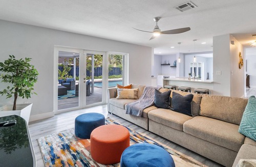 Richmond West House | BRIGHT MODERN POOL HOUSE PERFECT FOR LONG STAYS