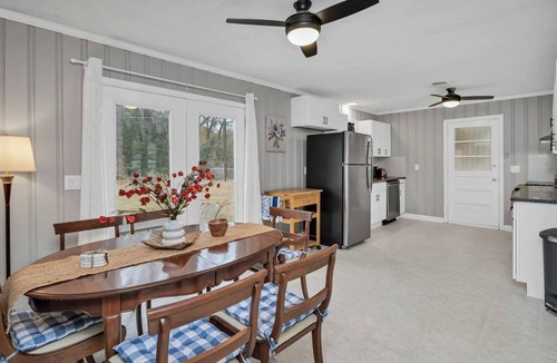 Cayce House | Bright & Renovated 3BR Close to Downtown
