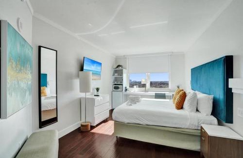 Coconut Grove Apartment | Bright Spacious 2BR Miami Retreat Balcony View