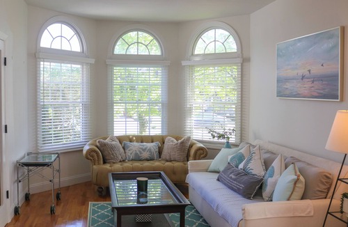 Avon House | Bright, Spacious 4-bdrm Bay Head Shore Home - super close to beach, lake & town
