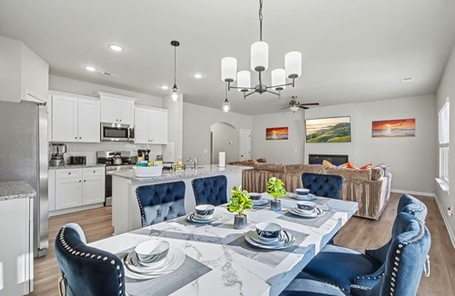 Harwood Lane House | Bright & Spacious 4BR Retreat in Charlotte!