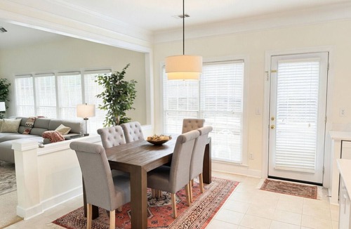 Roswell House | Bright Spacious Home Near Historic Roswell And East Cobb